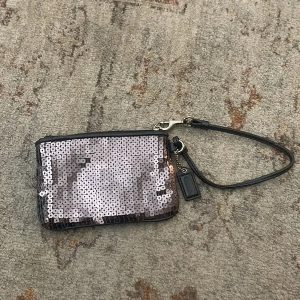 Coach Sequin Wristlet Clutch Pouch Leather Trim Zip Up Wallet Silver W/ Hang Tag